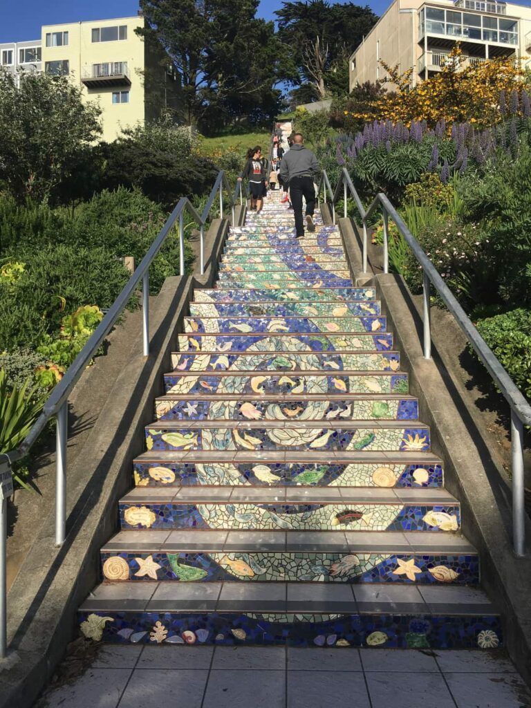 Les marches carrelées de la 16e avenue à San Francisco, également connues sous le nom de Moraga Steps.