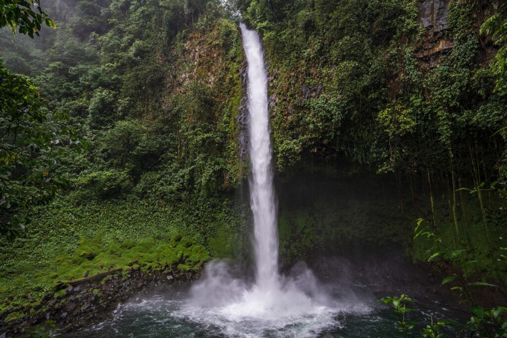 Une cascade au Costa Rica