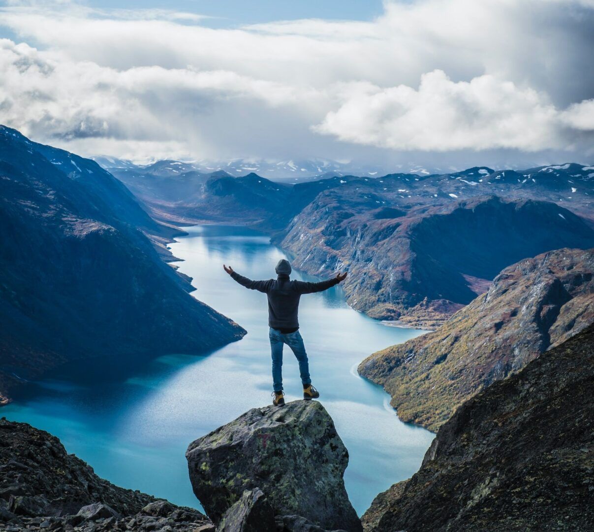 Voyager seule sans stress : nos conseils pour ton premier voyage en solo