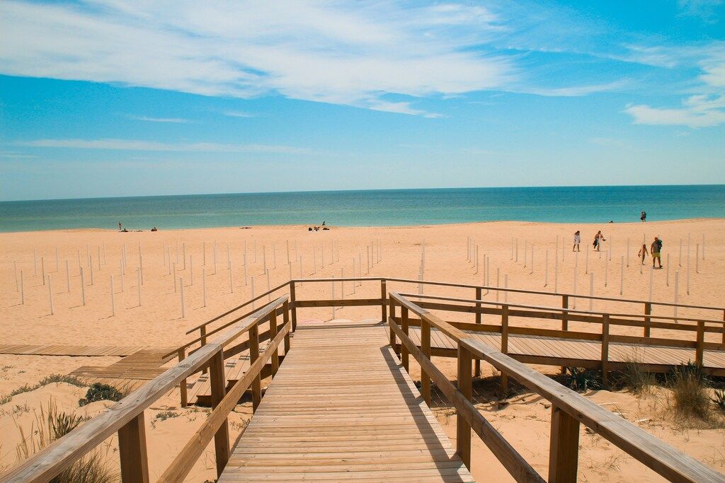 Surf, plongée et farniente : découvre les 13 plus belles plages du Portugal