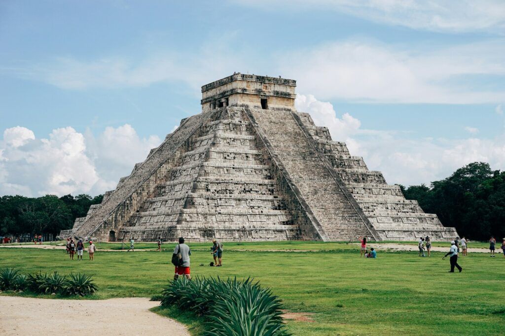El Castillo, également connu sous le nom de Temple de Kukulkan, est la pyramide principale de l'ancienne cité maya de Chichen Itza au Mexique.