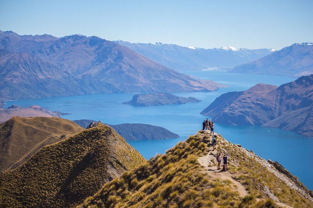 Randonnée sur le sommet de Roys Peak avec une vue imprenable sur le lac Wanaka.
