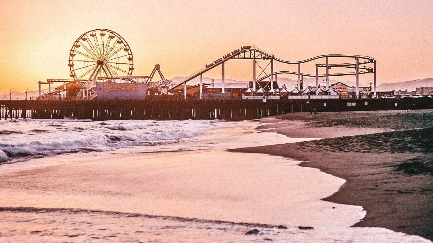 Coucher de soleil sur la plage de Santa Monica, Los Angeles