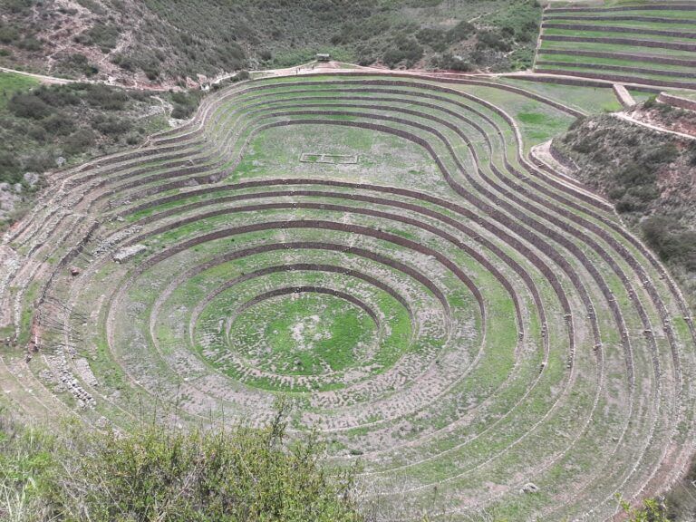 Terrasses incas de Moray vues d'en haut.