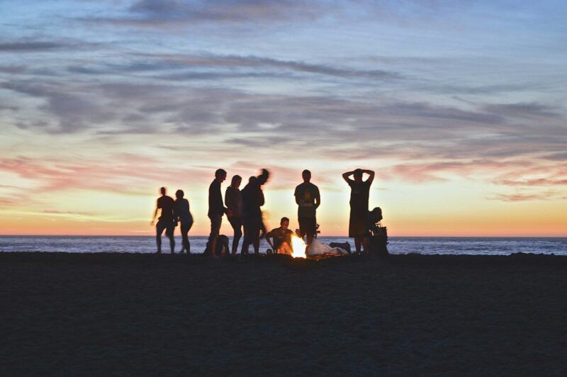 Feu de joie sur la plage.
