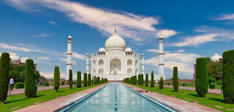 Visa pour l’Inde : le Taj Mahal à Agra et son bassin